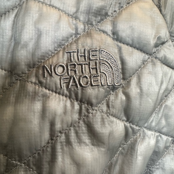 The North Face ThermoBall Womens Jacket Grey Medium Used Great Condition M - Picture 5 of 9